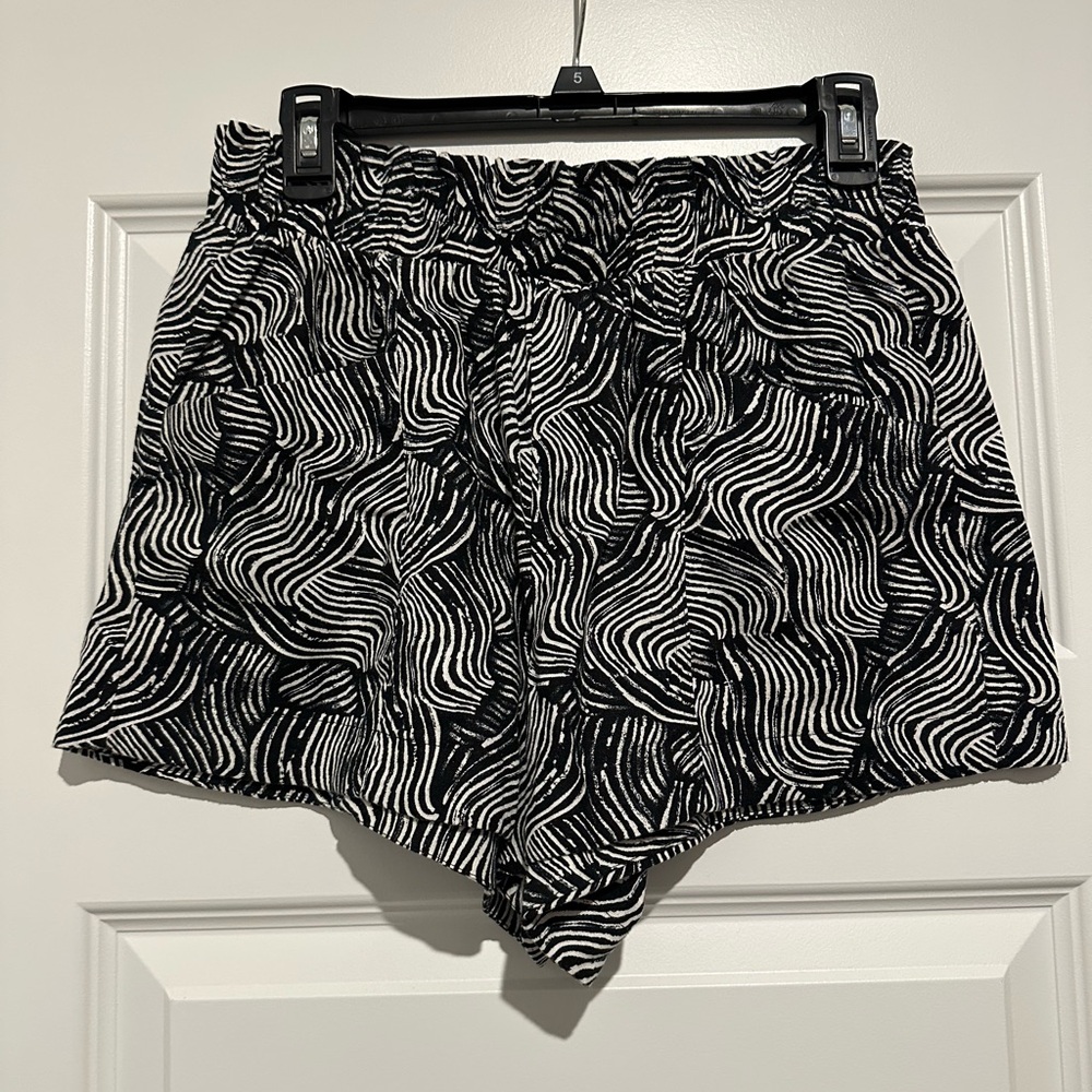 a new day Black and White Shorts Small